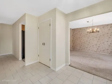 10s240 Hampshire Lane W Willowbrook IL 60527