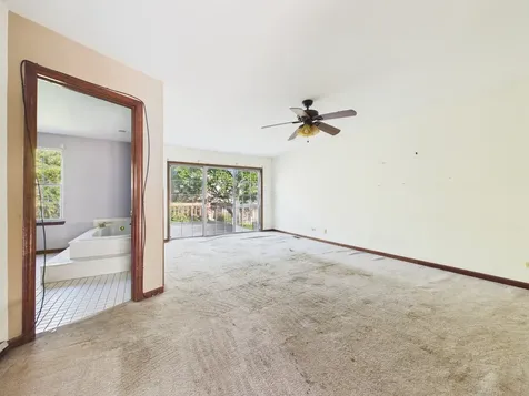 284 Lorraine Circle Bloomingdale IL 60108