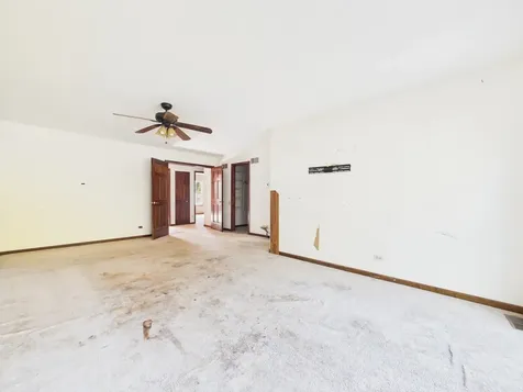 284 Lorraine Circle Bloomingdale IL 60108