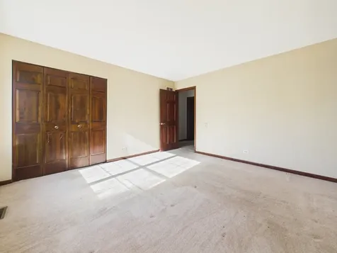 284 Lorraine Circle Bloomingdale IL 60108