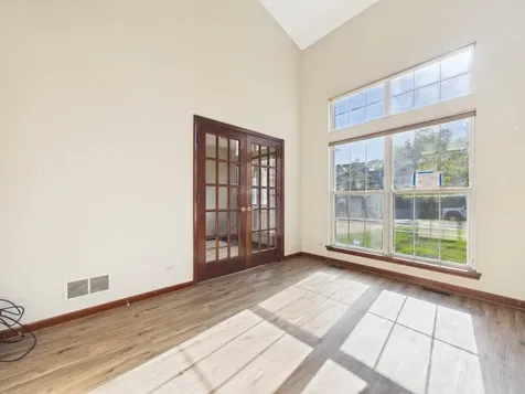284 Lorraine Circle Bloomingdale IL 60108