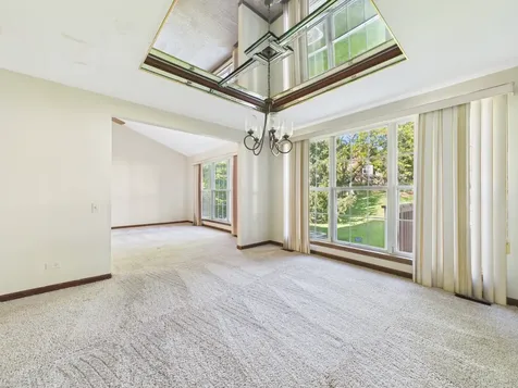 284 Lorraine Circle Bloomingdale IL 60108