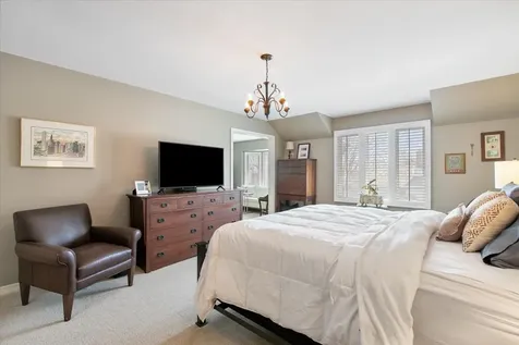 842 Furlong Drive Libertyville IL 60048