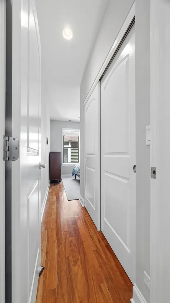 4442 North Damen Avenue Chicago IL 60625