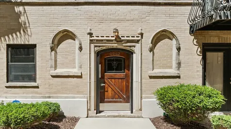 4442 North Damen Avenue Chicago IL 60625