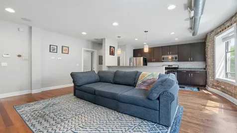 4442 North Damen Avenue Chicago IL 60625