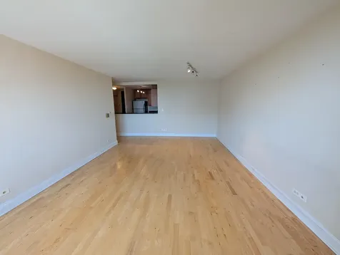 720 West Gordon Terrace Chicago IL 60613