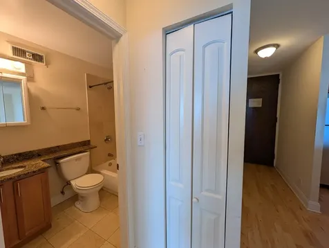 720 West Gordon Terrace Chicago IL 60613