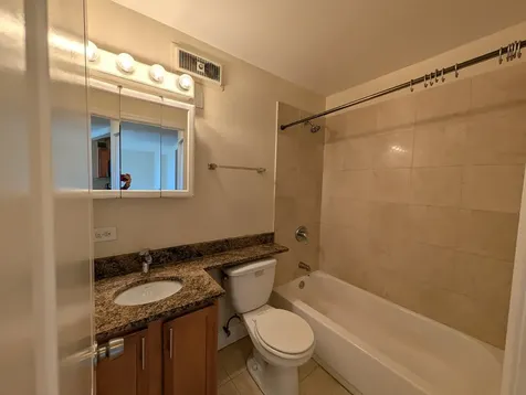720 West Gordon Terrace Chicago IL 60613