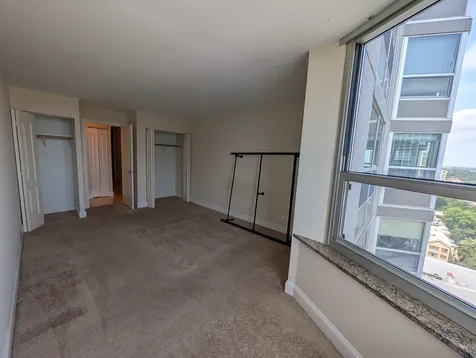 720 West Gordon Terrace Chicago IL 60613