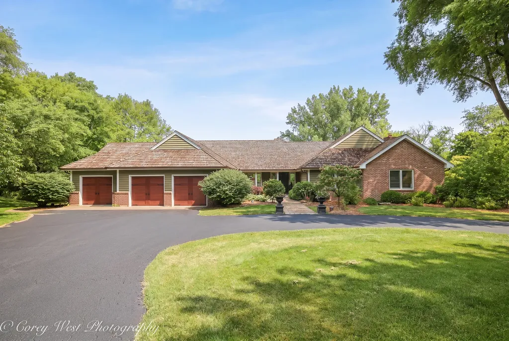 39W944 Deer Run Drive St. Charles IL 60175