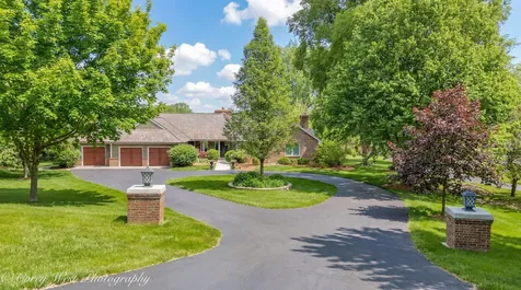 39W944 Deer Run Drive St. Charles IL 60175