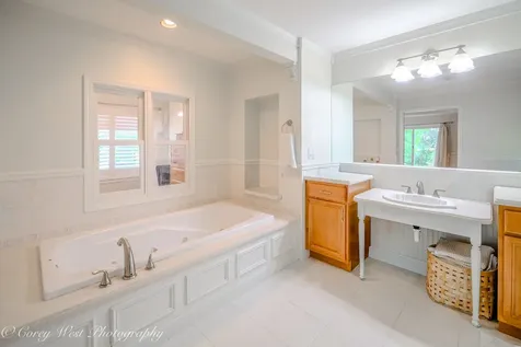 39W944 Deer Run Drive St. Charles IL 60175