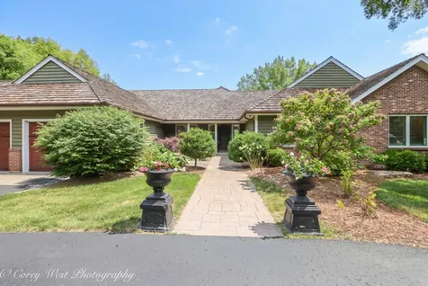 39W944 Deer Run Drive St. Charles IL 60175