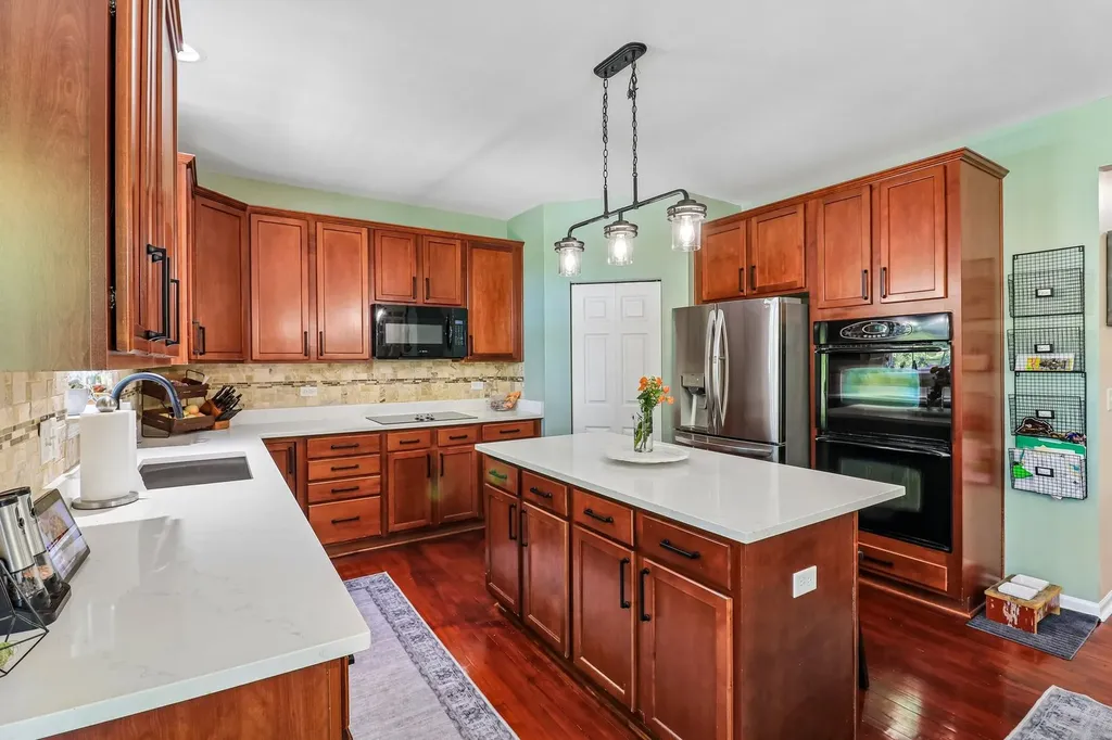1241 Bradford Lane Antioch IL 60002