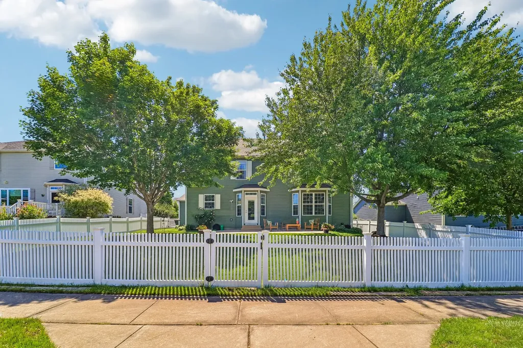 1241 Bradford Lane Antioch IL 60002