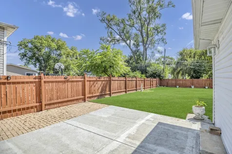 615 Cordial Drive Des Plaines IL 60018