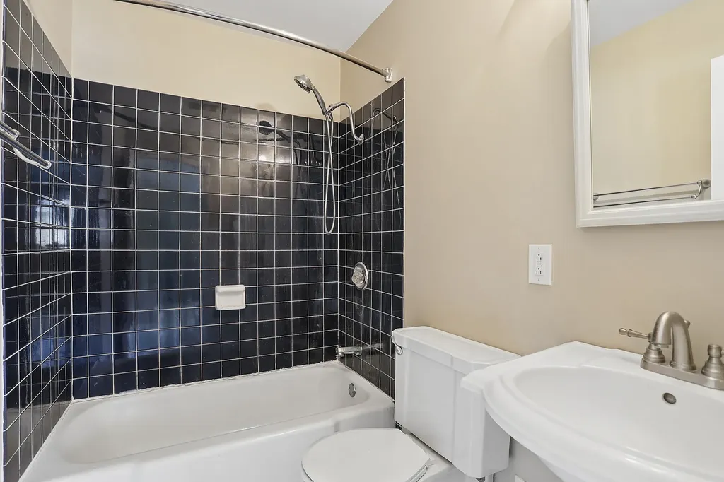 900 Arthur Drive Lombard IL 60148