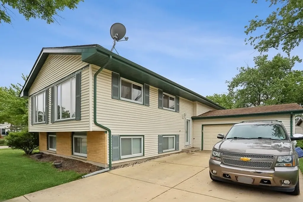 900 Arthur Drive Lombard IL 60148