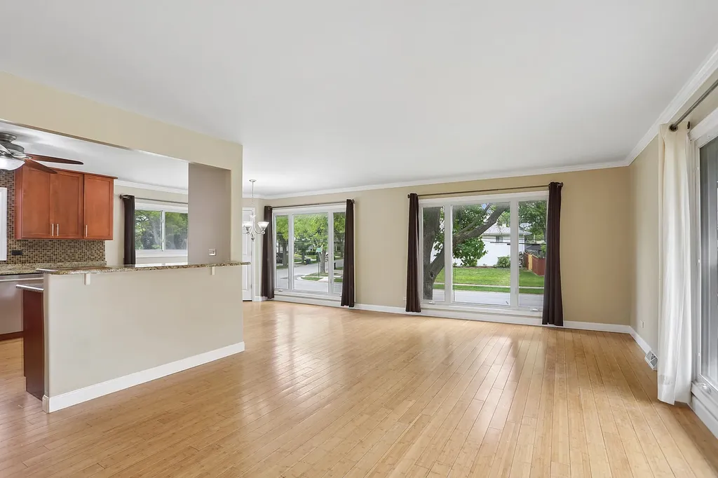 900 Arthur Drive Lombard IL 60148