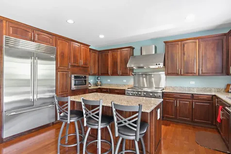 14 Kenilworth Court Cary IL 60013