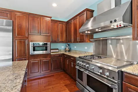 14 Kenilworth Court Cary IL 60013