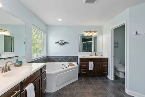 14 Kenilworth Court Cary IL 60013