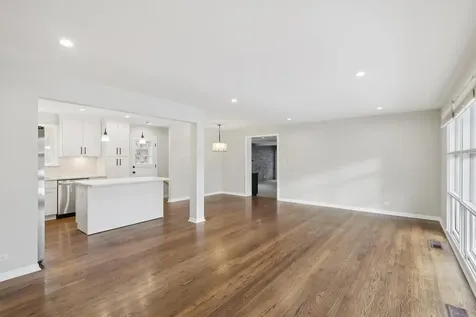 6803 North Keeler Avenue Lincolnwood IL 60712