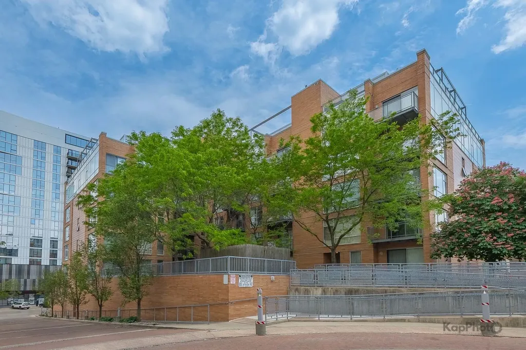 1720 Oak Avenue Evanston IL 60201