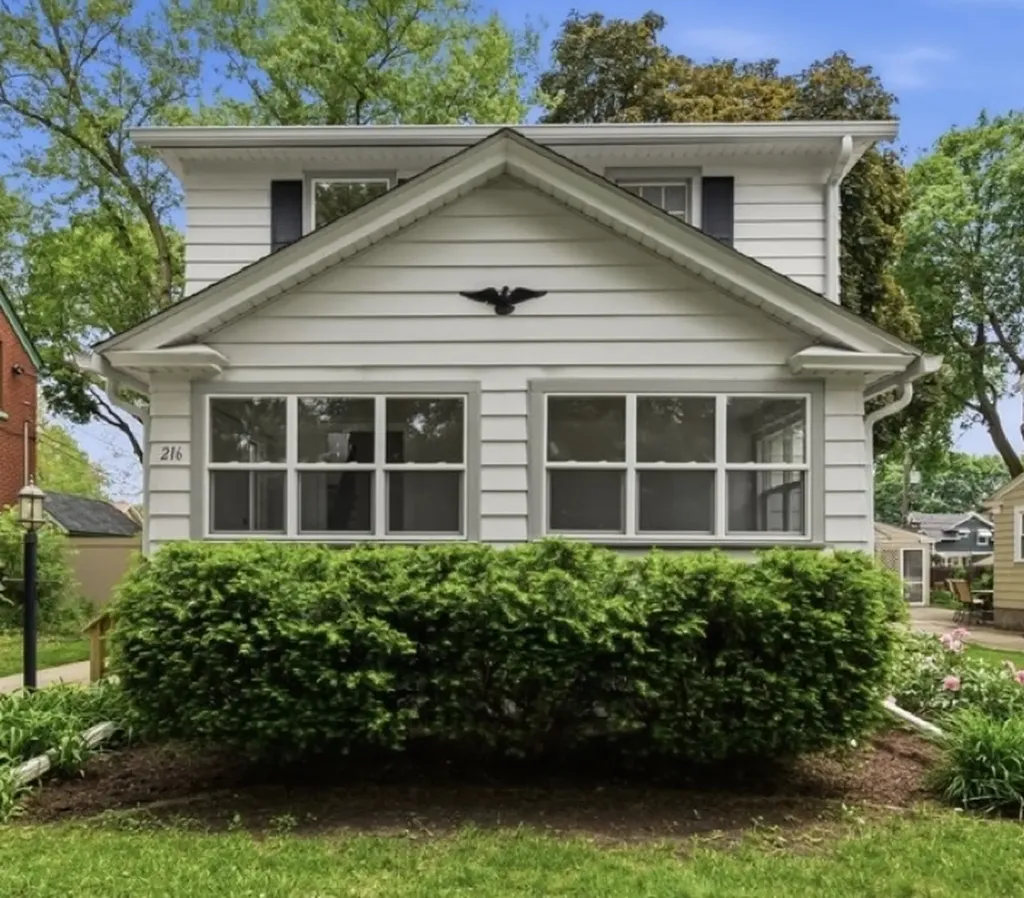 216 South Commonwealth Avenue Aurora IL 60506
