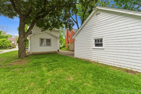 216 South Commonwealth Avenue Aurora IL 60506