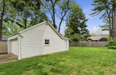 216 South Commonwealth Avenue Aurora IL 60506