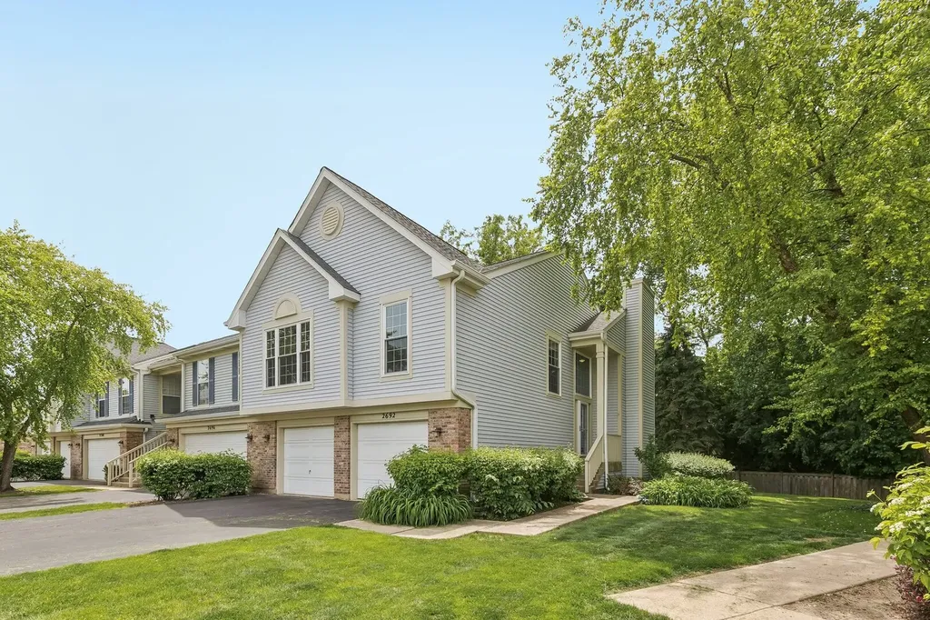 2692 South Embers Lane Arlington Heights IL 60005