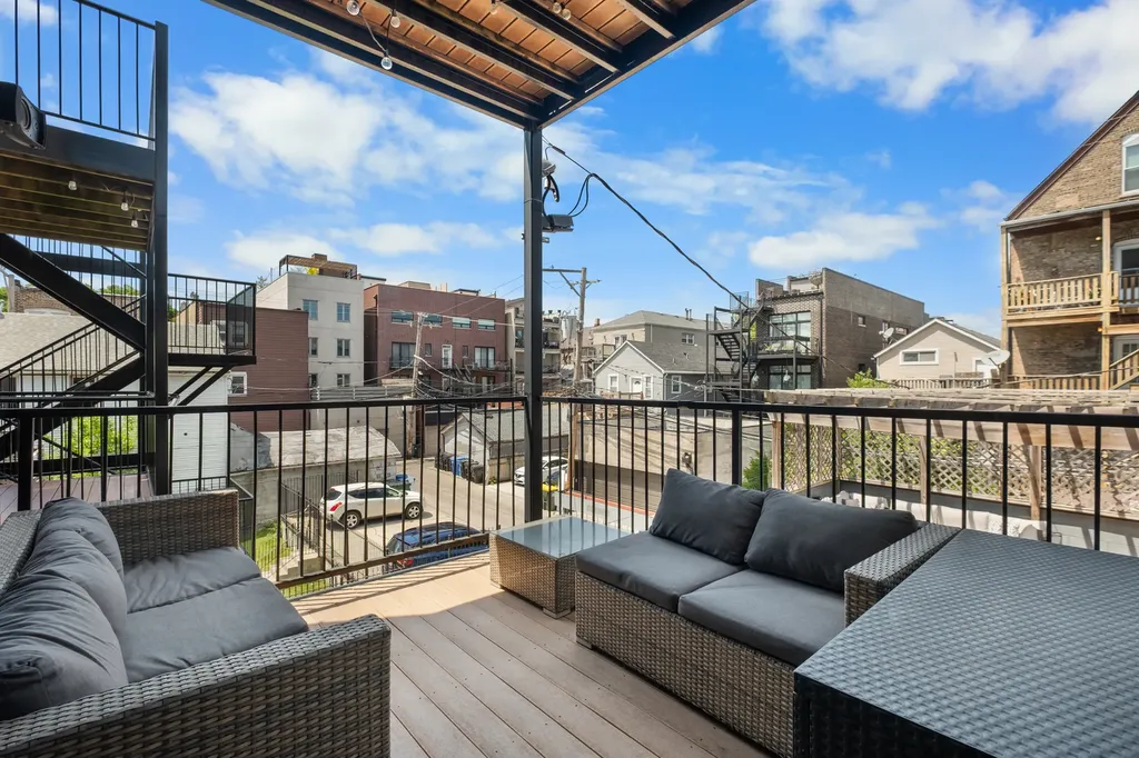 1536 West Walton Street Chicago IL 60642