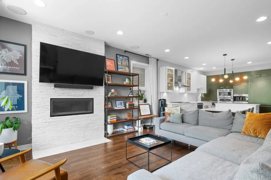 1536 West Walton Street Chicago IL 60642