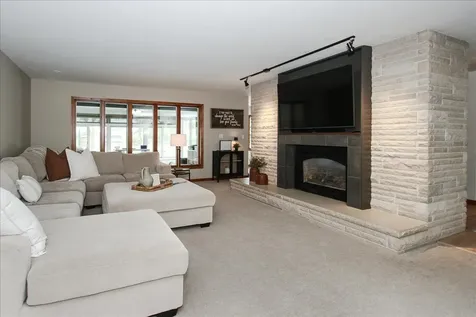888 Sunset Lane Sycamore IL 60178