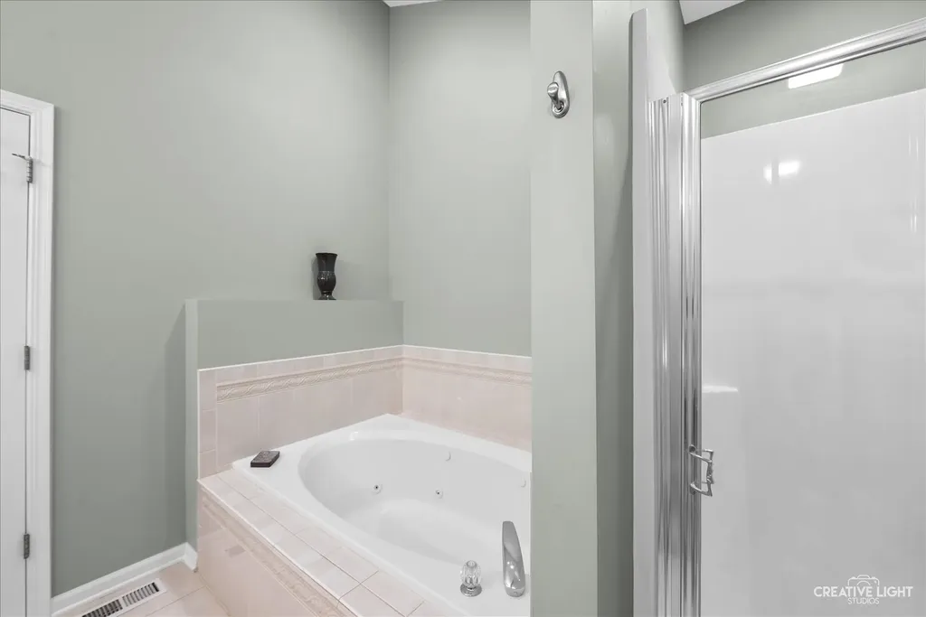 1221 Oakleaf Court Aurora IL 60506