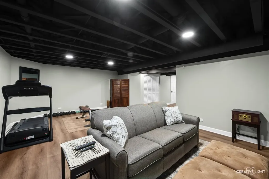1221 Oakleaf Court Aurora IL 60506