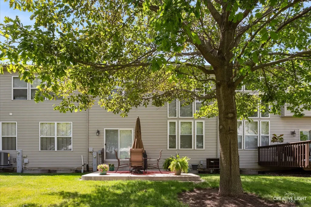 1221 Oakleaf Court Aurora IL 60506