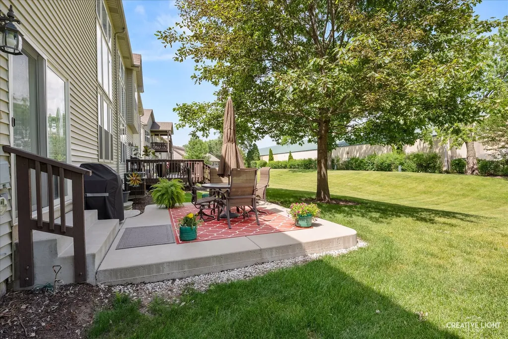 1221 Oakleaf Court Aurora IL 60506
