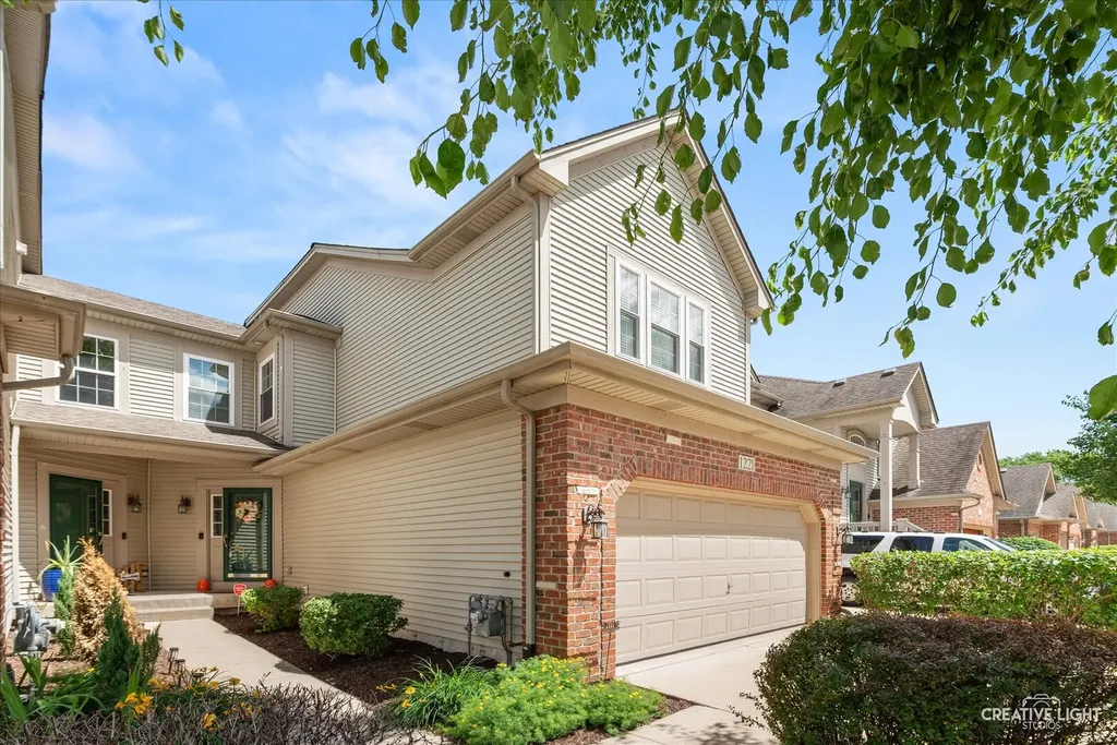 1221 Oakleaf Court Aurora IL 60506
