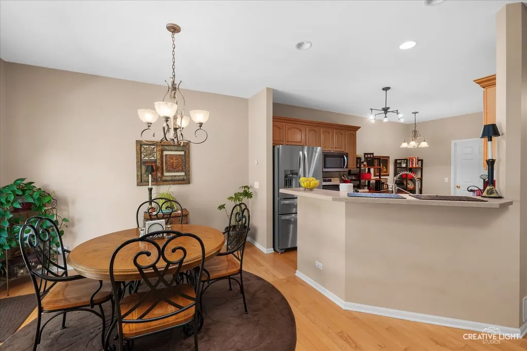 1221 Oakleaf Court Aurora IL 60506