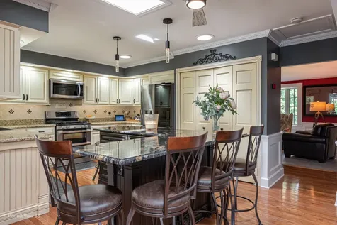 38w337 Dean Street St. Charles IL 60175