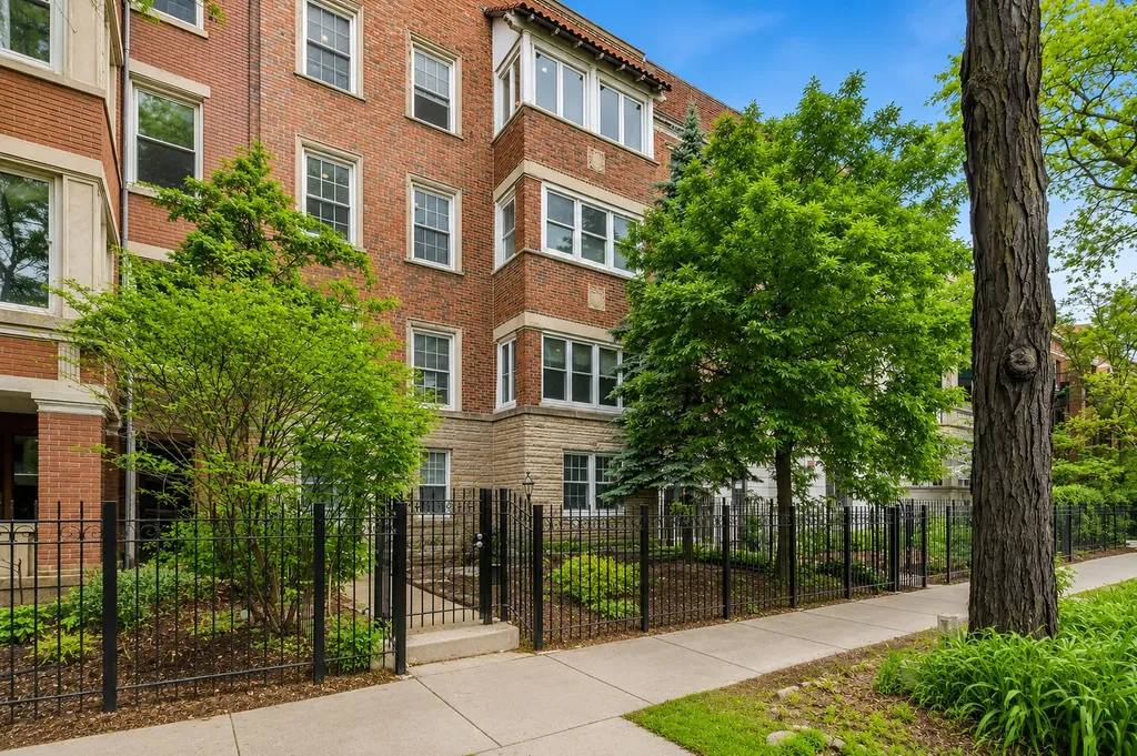 6914 North Sheridan Road Chicago IL 60626