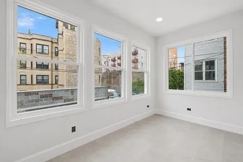 6914 North Sheridan Road Chicago IL 60626