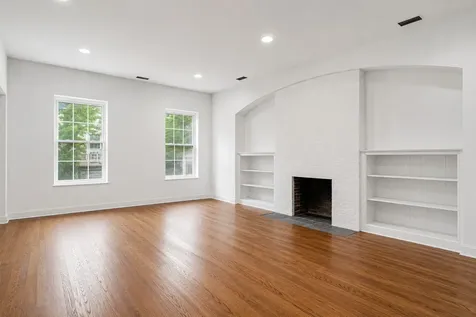 6914 North Sheridan Road Chicago IL 60626