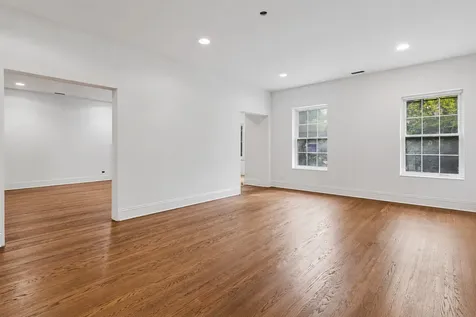 6914 North Sheridan Road Chicago IL 60626