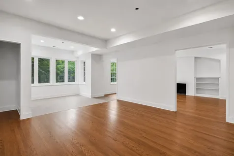 6914 North Sheridan Road Chicago IL 60626