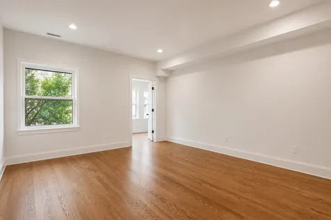 6914 North Sheridan Road Chicago IL 60626
