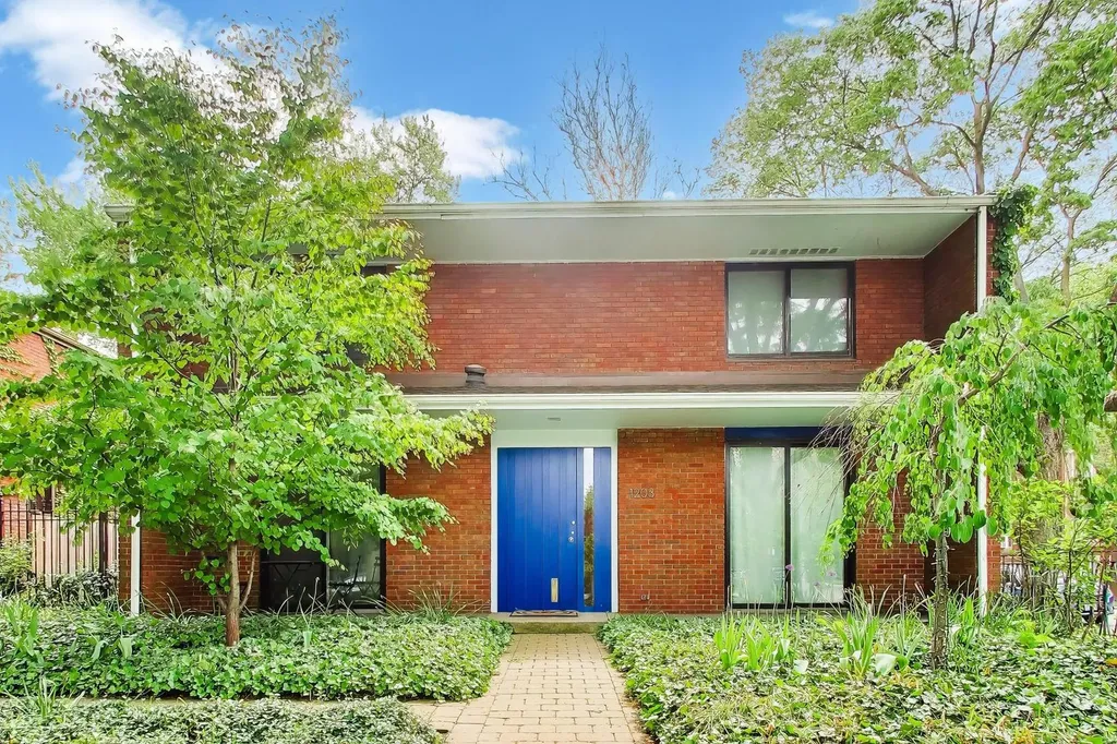 1203 East 50th Street Chicago IL 60615
